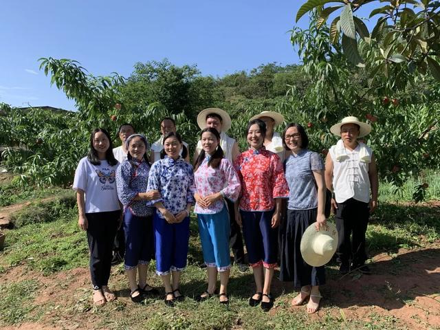 街道书记变身“主播”，短视频为水蜜桃“带货”