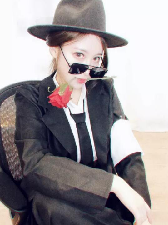 女主播爆料土豪的心思,暗示自己不值十万块