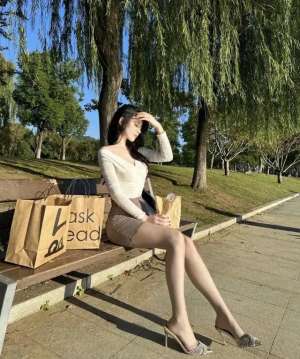 日本福利女主播(岛国黑丝女神来袭，绝美身材让人心动不已)