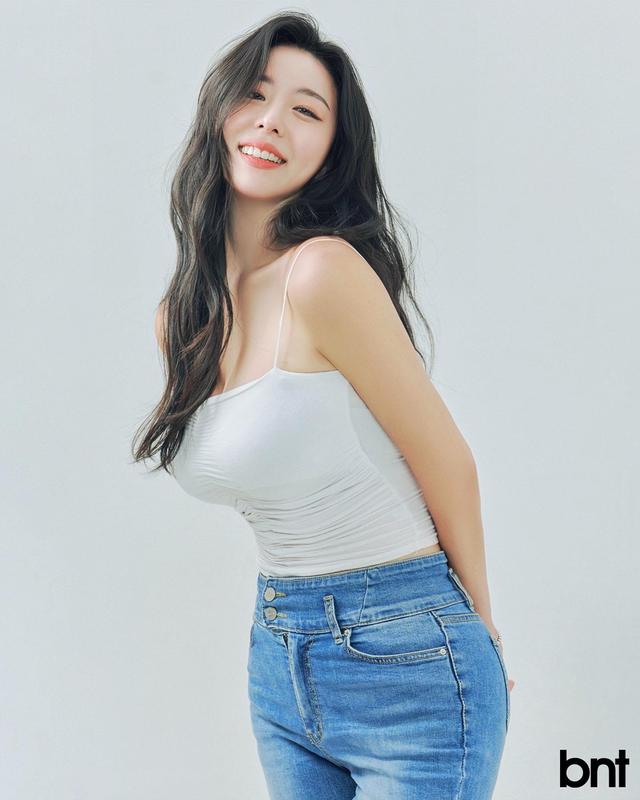 韩国主播李世玲,窈窕身材的“水弹女神”!