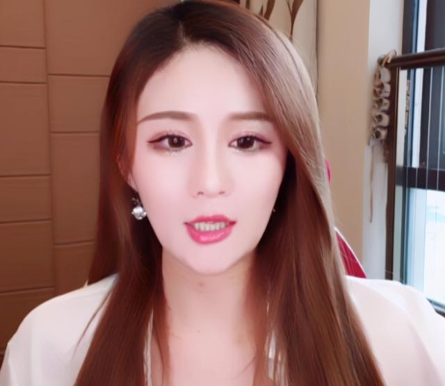 斗鱼女主播透露颜值一姐三个月能赚两千万 大哥送宝马车她看不上