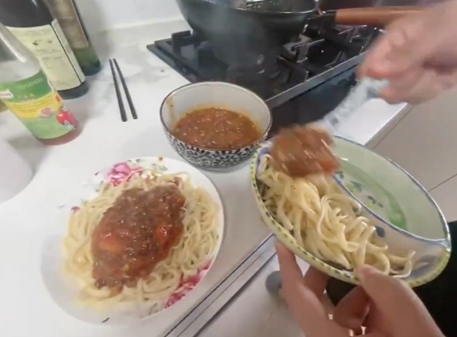 16位明星抗疫接地气！马伊琍种葱，李立群吃剩菜，苗苗阳台成菜园