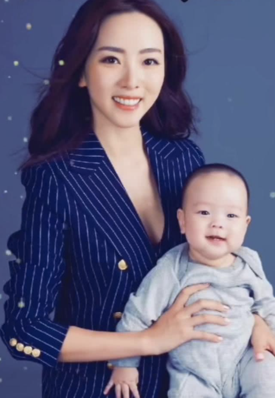 谢娜半个冰箱都是母乳!娱乐圈5位“背奶妈妈”,证明母爱真伟大