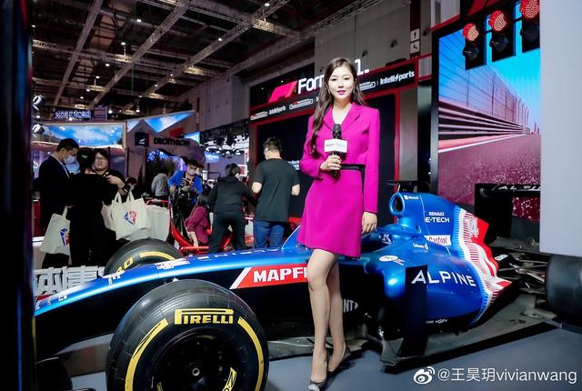 足球女主播哪家强,央视马凡舒,刘语熙,杨茗茗最强三叉戟