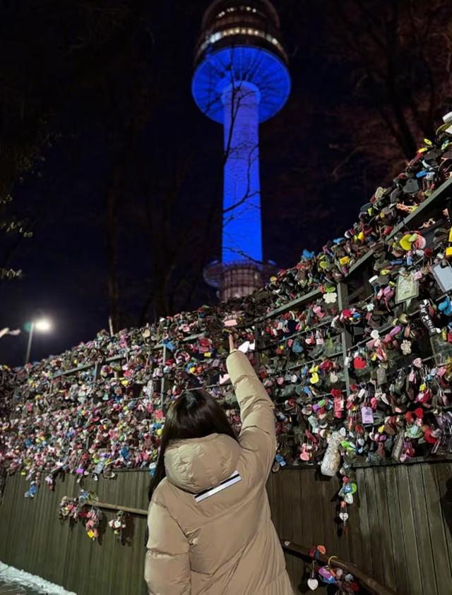 俞灏明与女友韩国甜蜜约会,王晓晨大方晒照,在一起一年超稳定
