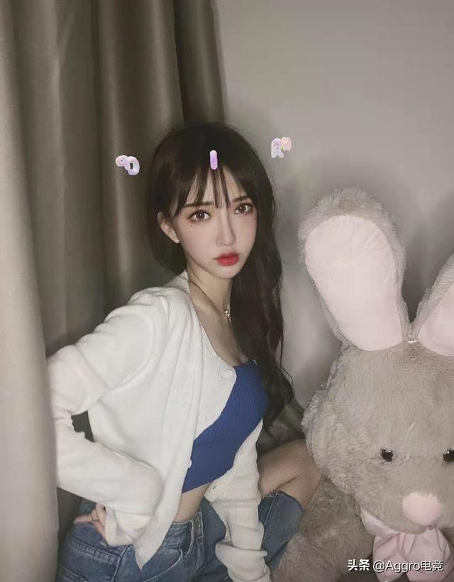 斗鱼女主播双腿淤青直播,被观众质疑,无奈晒出练舞视频自证