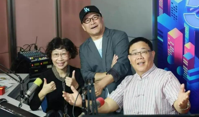 广东台主持人郑达，妻子是一名会计师，至今已恩爱近30年