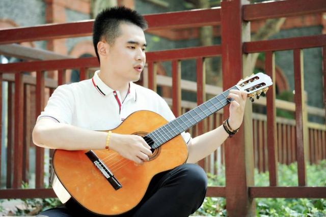 南京00后视障男孩当主播：用耳朵“看”世界，用声音温暖他人