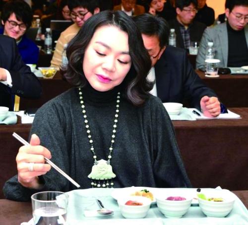 “暴走夫人”李明姬：年近70依旧霸凌员工，全民控诉被指22次施暴