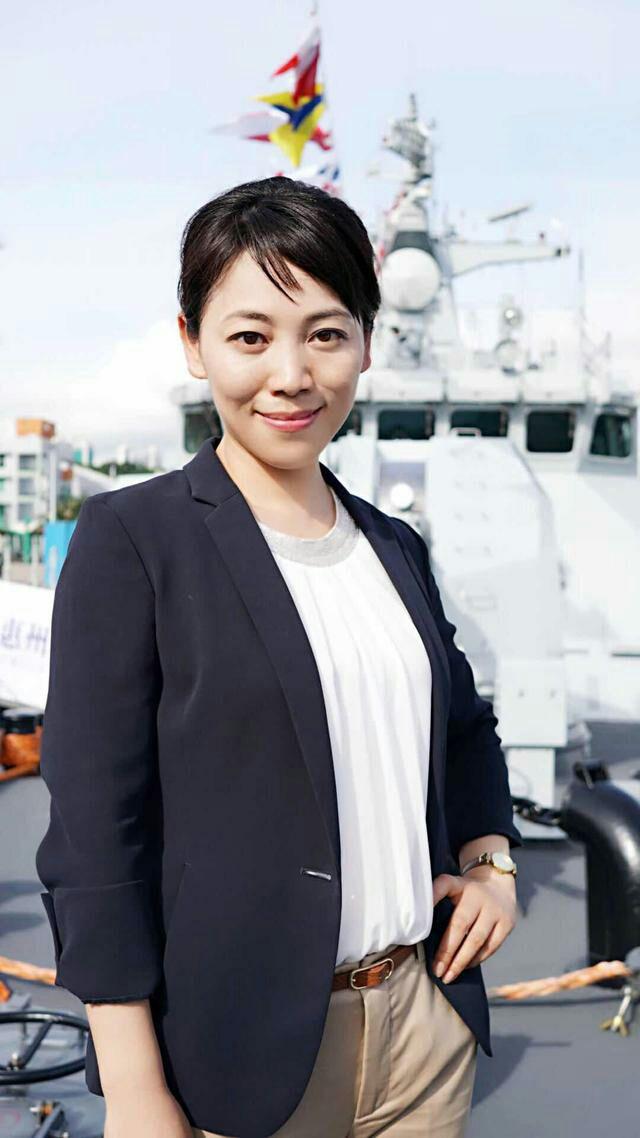 央视主持劳春燕：曾被传去世，与丈夫分居多年，年近半百仍似少女