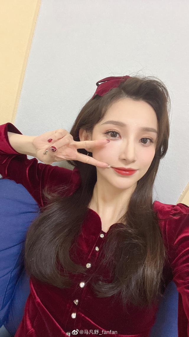 足球女主播哪家强,央视马凡舒,刘语熙,杨茗茗最强三叉戟