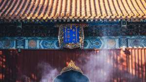 全部女主播大悲咒视频(抢不到雍和宫头炷香的人，正在戴水晶自我疗愈)