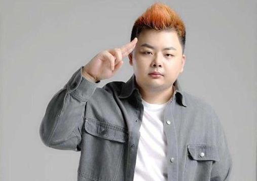 西卡被《人民日报》公开批判：直播“触黄”低俗，无视未成年人