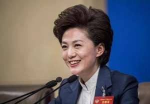 最新央视女主播(央视女主播海霞再担任国家监委新职务)