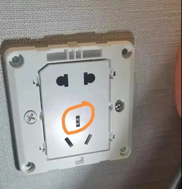 一女子洗澡,直播群上百人静静围观……背后真相太可怕