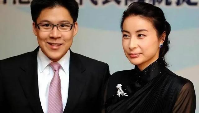 郭晶晶看了霍启刚情史，恐怕都想离婚了，这霍启刚年轻时真不安分