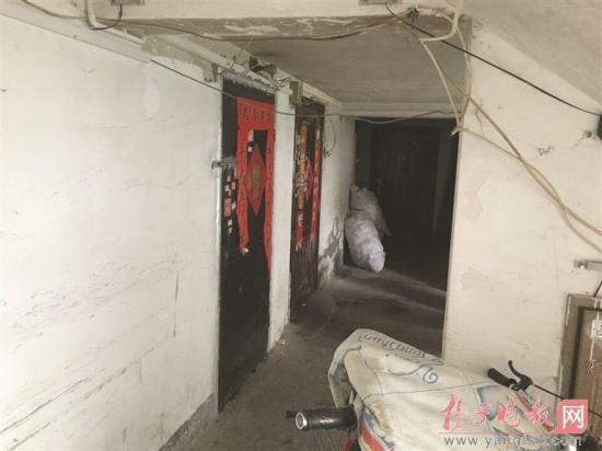 [夜宵]女主播裸死酒店 身中19刀；赵本山女儿长了一张网红脸