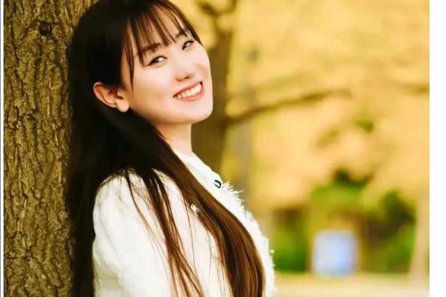 楠楠,一位暖心的幕后导演,吃了她的酸菜饺子的花瓶却没带走她。