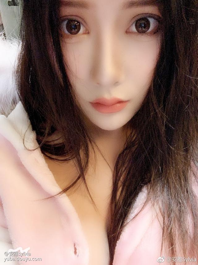 斗鱼女主播安雅Sylvia,直播解扣网友瞬间炸了