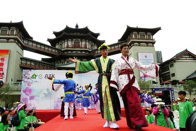 只要朝着阳光 就不会看见阴影