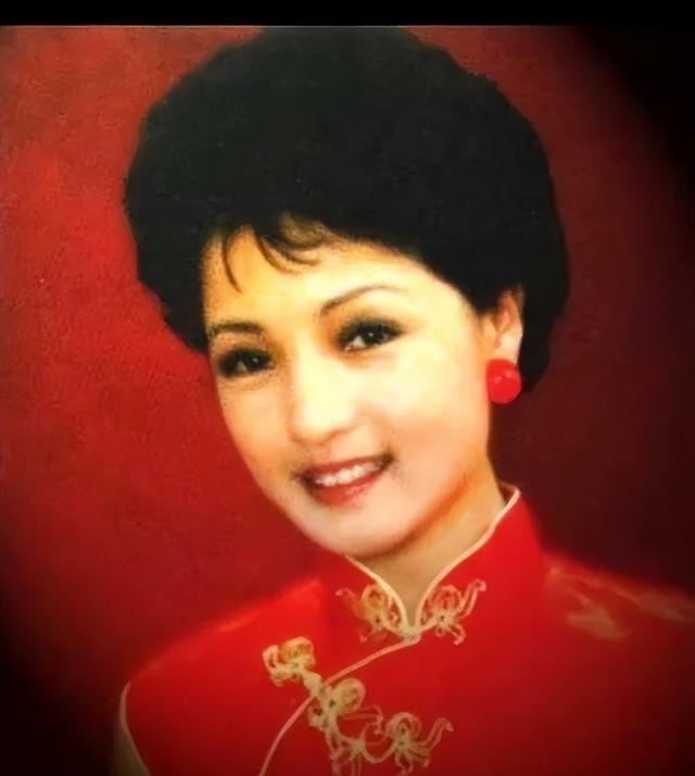 65岁的“广东一枝花”侯玉婷：曾和霍震霆传绯闻，如今成模范婆婆