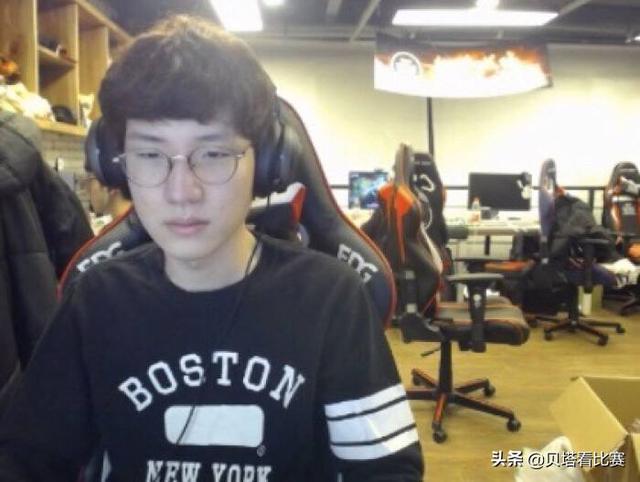 爆料！Ray直播怒斥：EDG和我签了奴隶合约！并且对我并不好