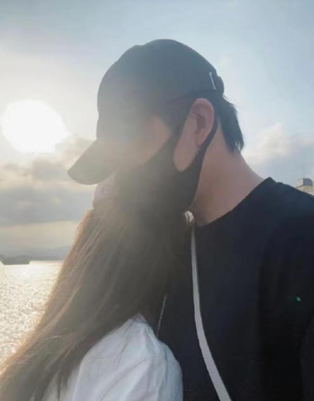 俞灏明与女友韩国甜蜜约会,王晓晨大方晒照,在一起一年超稳定