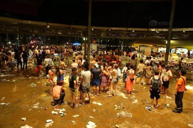 “老公水开了,帮我倒面粉吧”,只是随口一句,瞬间家毁人亡