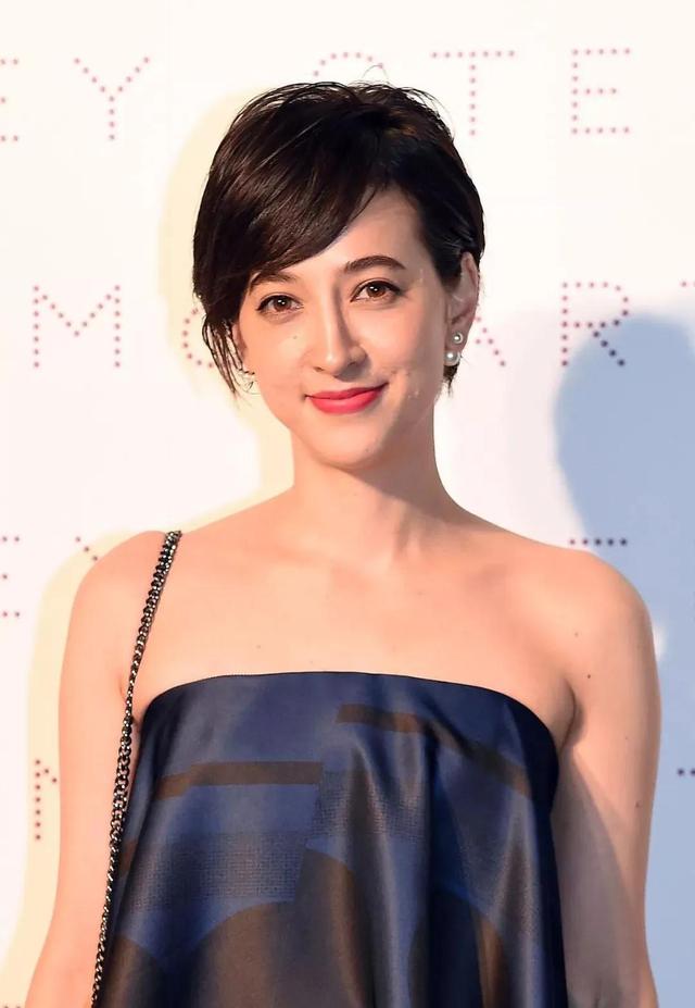 41岁日本最美女主播,高嫁前首相儿子,可小3岁花心丈夫频频出轨