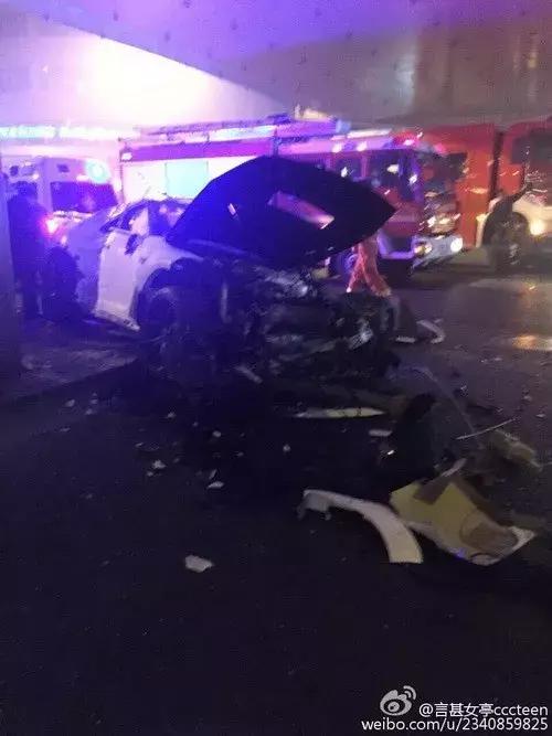 这位斗鱼人气主播，你在上海高架边开车边玩直播，真的厉害死了！