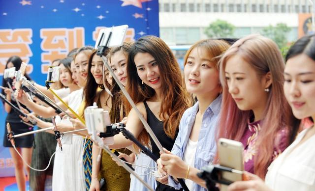 贷款3万整容，21岁女孩“万元当主播”到手只有1100元，“网红”行业太可怕了