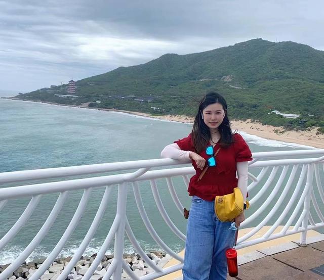 美女主播急救被卡喉小女孩，“当时只有我会海姆立克急救法！”