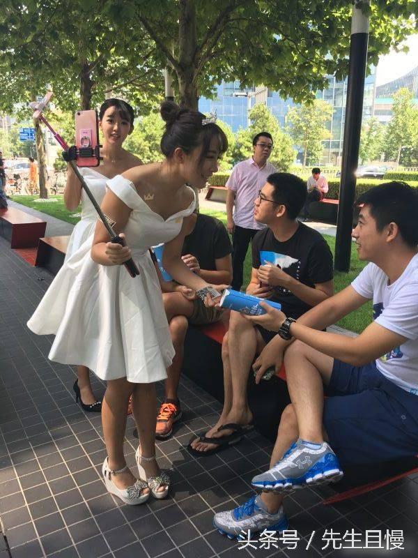 乐视发动美女主播到优酷爱奇艺总部“示威”,好担心美女被打