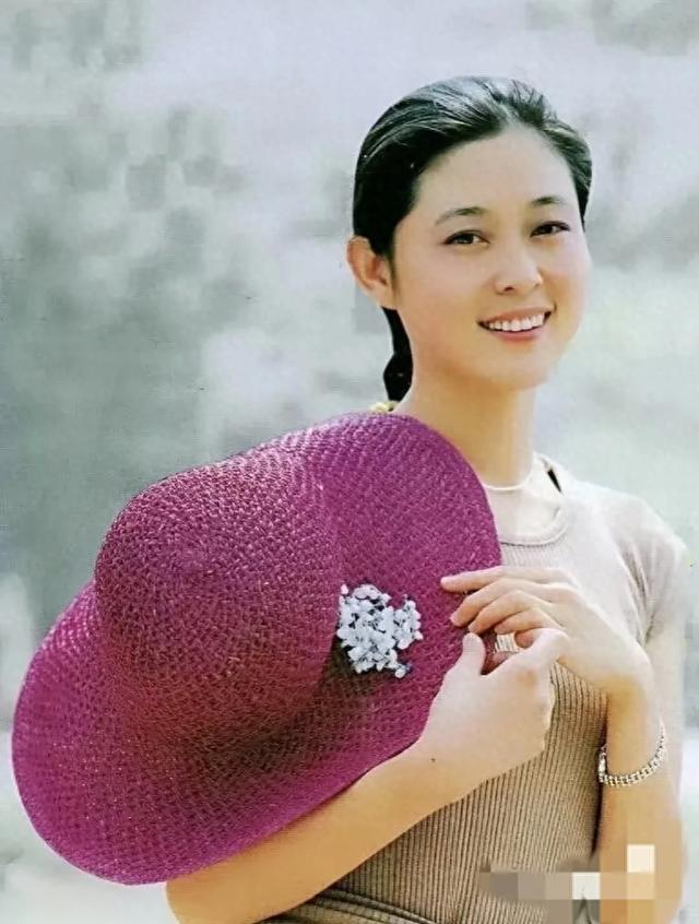 从倪萍到马凡舒，30年央视女主播颜值风云，谁堪称国泰民安脸？