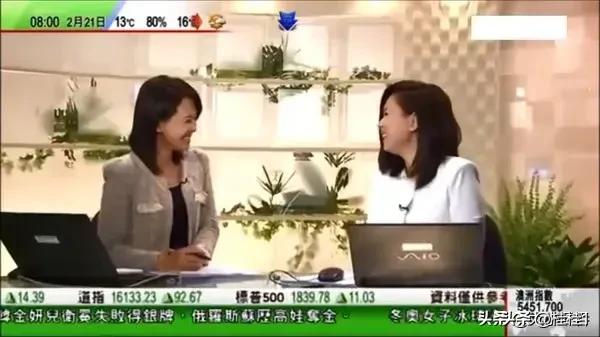 TVB又出虾碌事件！美女新闻主播报新闻喝水穿帮，网友大赞好可爱