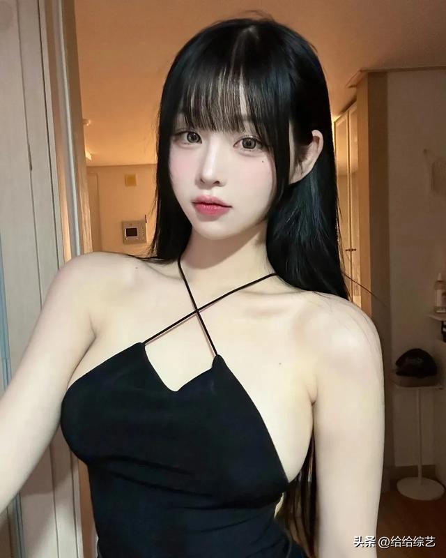 韩国百万级女主播hankung，清纯外表，性感身材，反差感十足