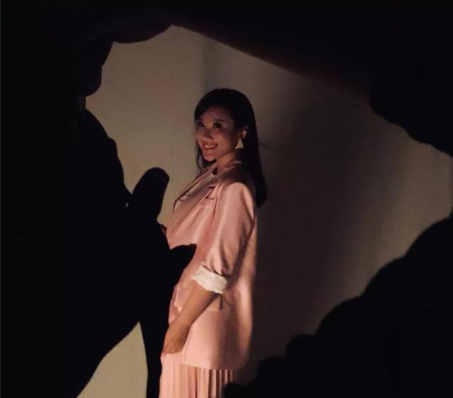 陈怡：江苏卫视综艺一姐，当红时出国进修，41岁成现实版非常完美