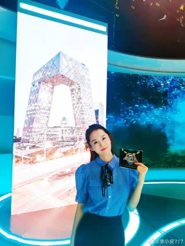 养眼!美女主持马凡舒回归《天下足球》!CCTV5女主播李蕊曾代播