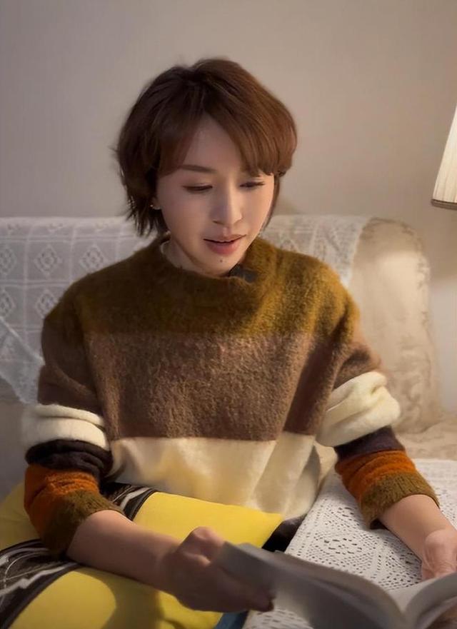 女主播欧阳夏丹在济南出差期间，晚上坐在南郊宾馆里，一口气看完