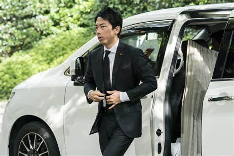 41岁日本最美女主播,高嫁前首相儿子,可小3岁花心丈夫频频出轨