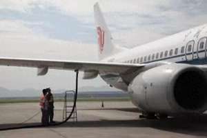 韩国美女主播空姐青草(劳模第一次坐飞机 ，让人笑掉大牙。)