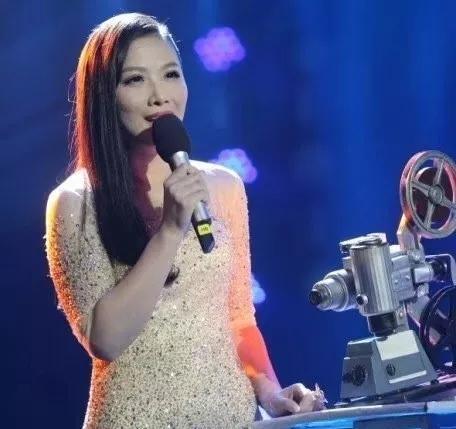 陈怡：江苏卫视综艺一姐，当红时出国进修，41岁成现实版非常完美