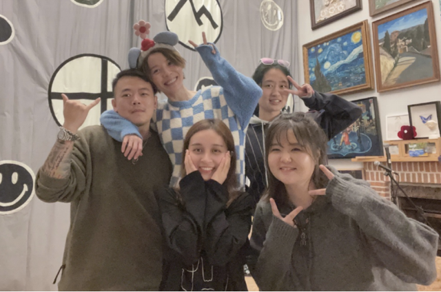 黄雅莉元宵节全家福曝光！两位妈妈颜值惊艳全场