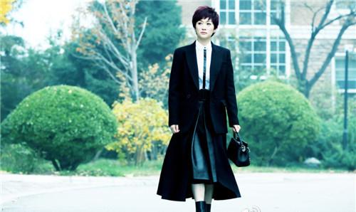 三次元世界简单又复杂，李小冉演女主播接地气的生活。