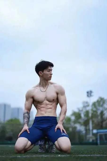 近期非常火的肌肉小哥付费私拍居然被骗了？