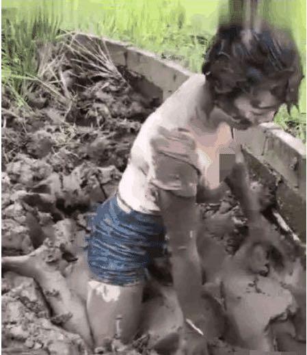 抖音“泥鳅女孩”为出名，再次刷新观众三观，网友：是个“狼人”