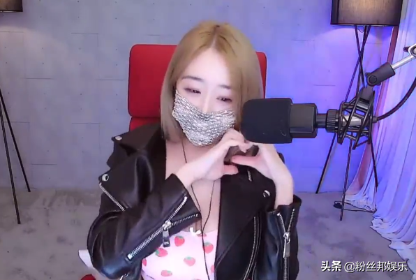 斗鱼“蒙面舞姬”搞气氛,直播唱“老公Rap”,被超管封禁黑屏