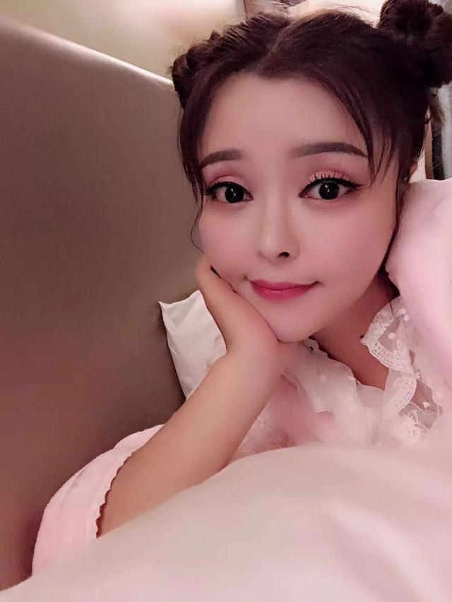 陌陌年度十佳女主播季军由美晒写真 女王范儿十足