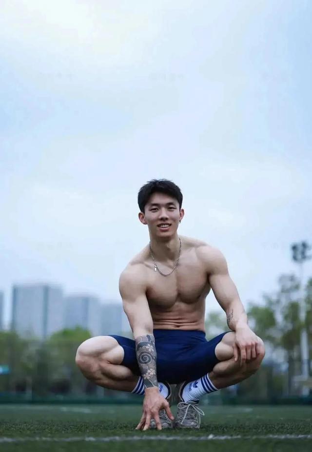 近期非常火的肌肉小哥付费私拍居然被骗了？