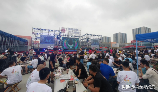 YY文儿十周年庆,高标准宴请400位粉丝,平台多渠道同步直播